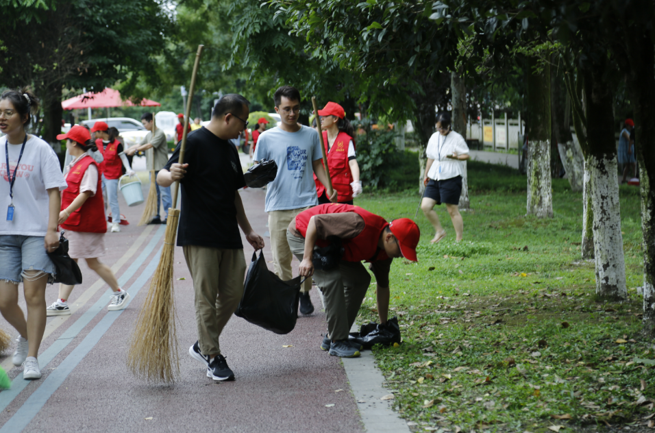 迎大運(yùn)盛會 展文明形象 |海蓉開展掃除道公益活動！